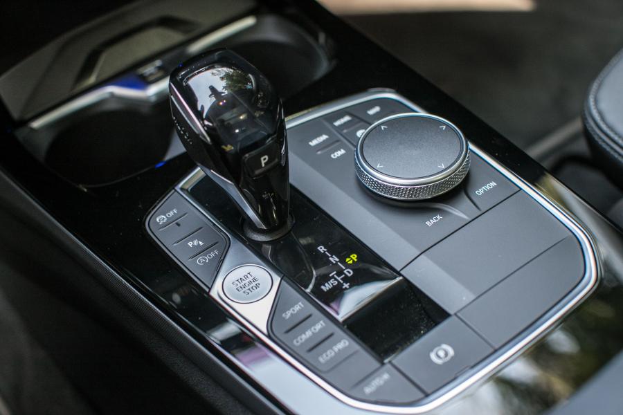 Детали интерьера BMW 118i Sportline (F40) 2019 года  (MX) (фото 22 из 31)